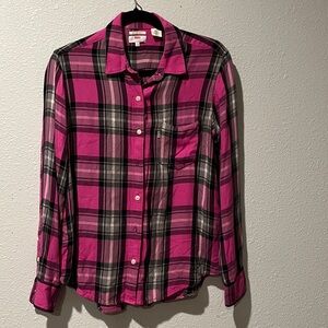 Levi's Boyfriend fit Pink and Black Plaid Long sleeve button down Shirt
Sz S